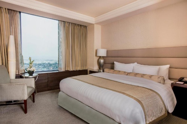 Crimson Hotel Filinvest City, Manila image 7