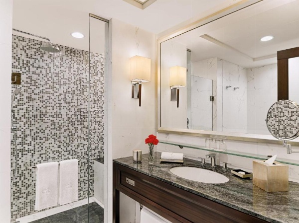 Crimson Hotel Filinvest City, Manila image 9